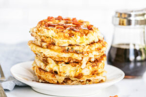 Waffles de Papa Rallada con Tocino y Queso 